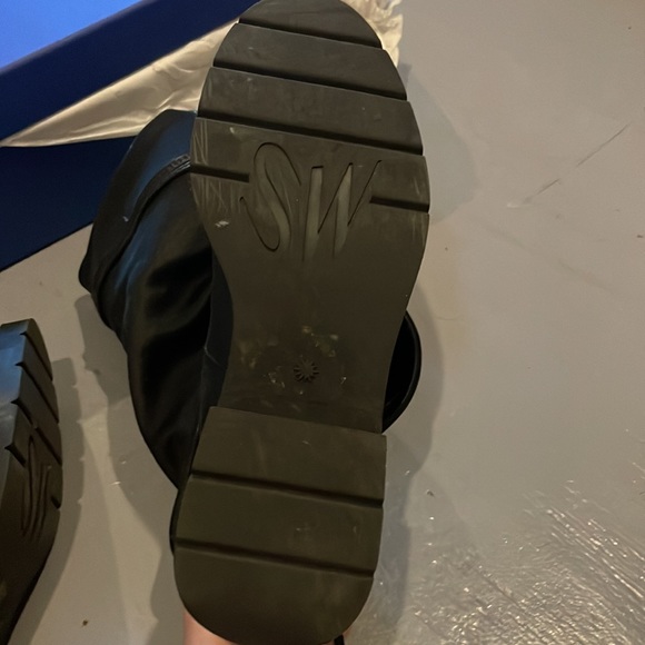 The KRISTINA Stuart Weitzman Boot in 5.5 (runs big! fits 6+) lug sole - Picture 4 of 10